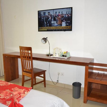 Grand Hotel Aeroport, Douala Buitenkant foto