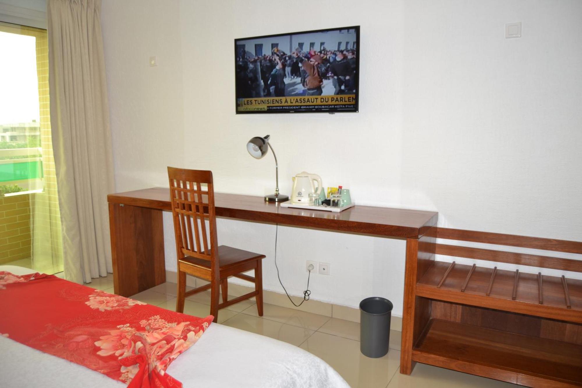 Grand Hotel Aeroport, Douala Buitenkant foto