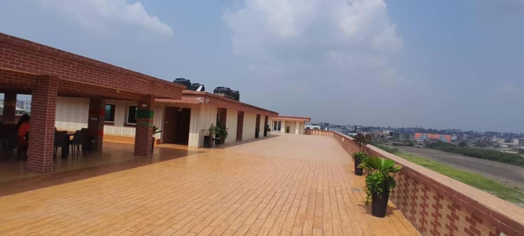 Grand Hotel Aeroport, Douala Buitenkant foto