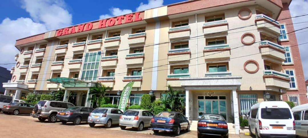 Grand Hotel Aeroport, Douala Buitenkant foto